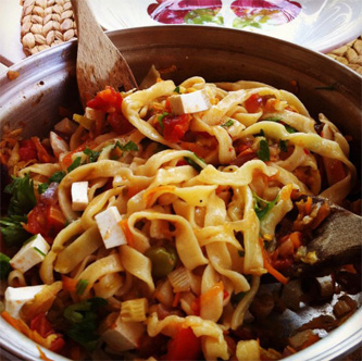 cuisine italienne, tagliatelle, légumes